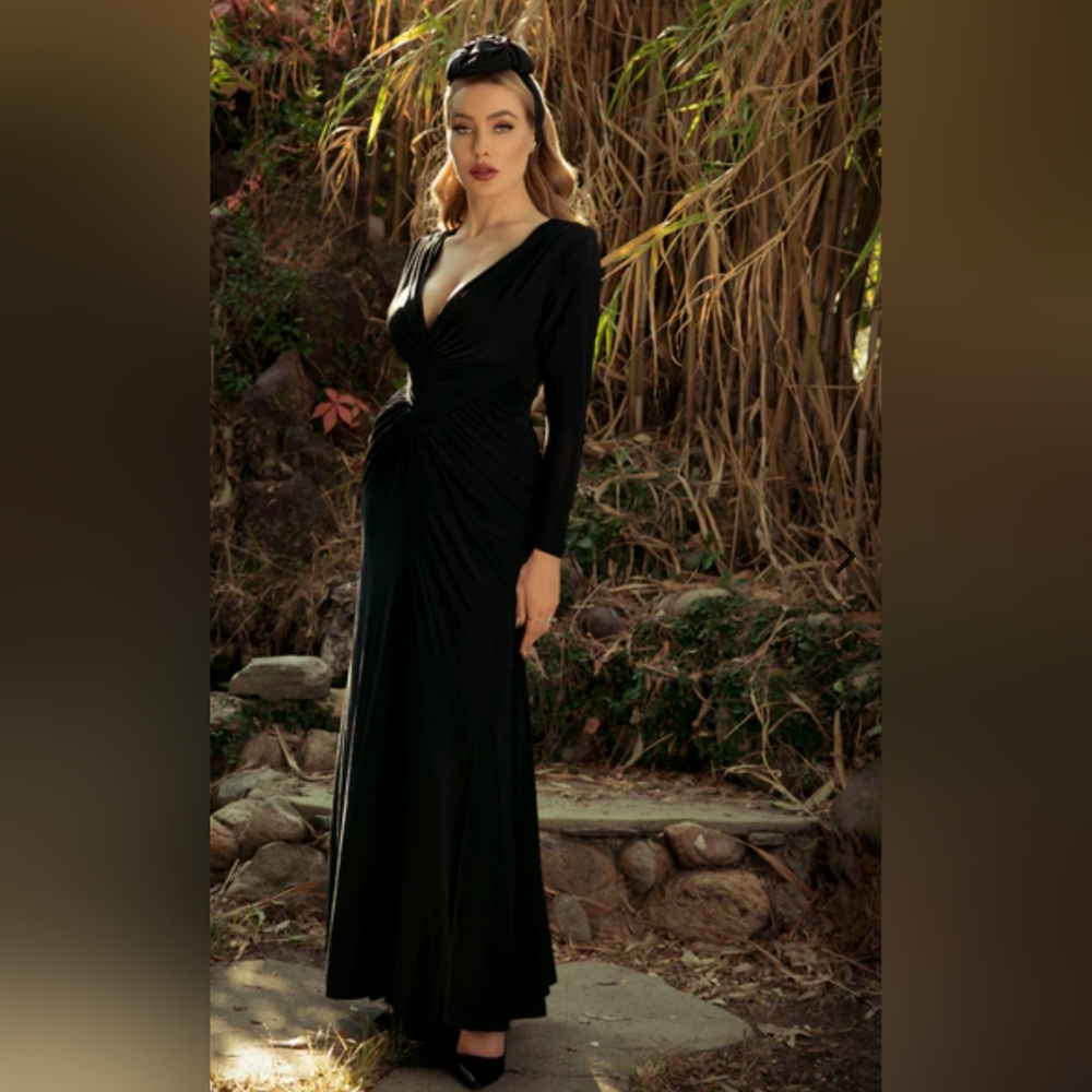 La Femme En Noir Medium Art Deco Gown